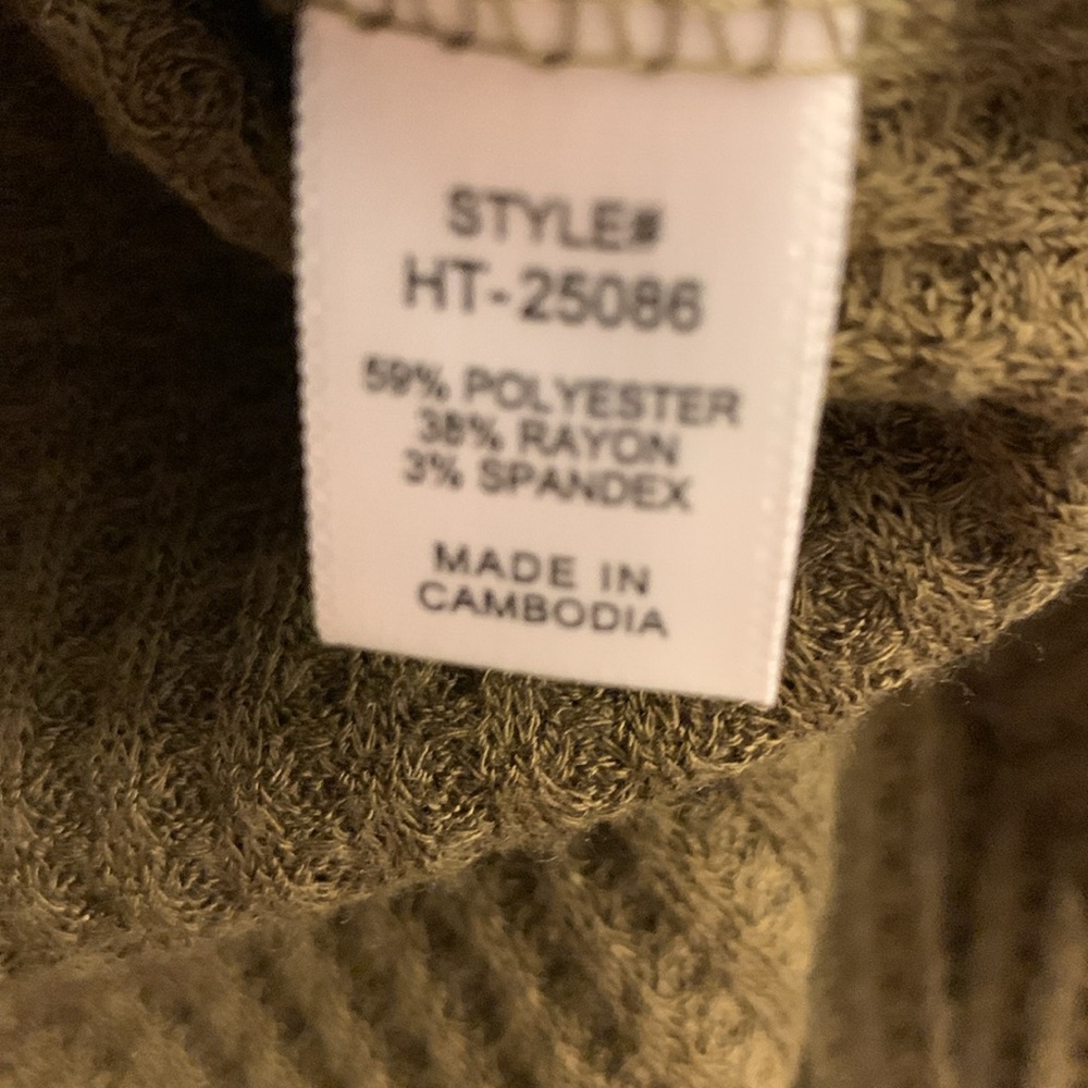 Zenana Oversized Small Olive Green V-Neck Waffle Long Sleeve T EUC - Picture 3 of 4
